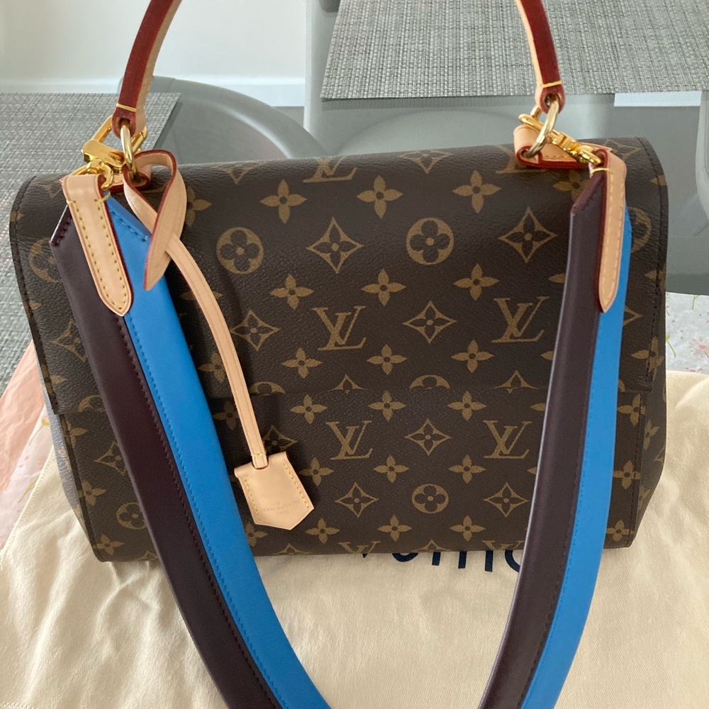 Louis Vuitton Strap.